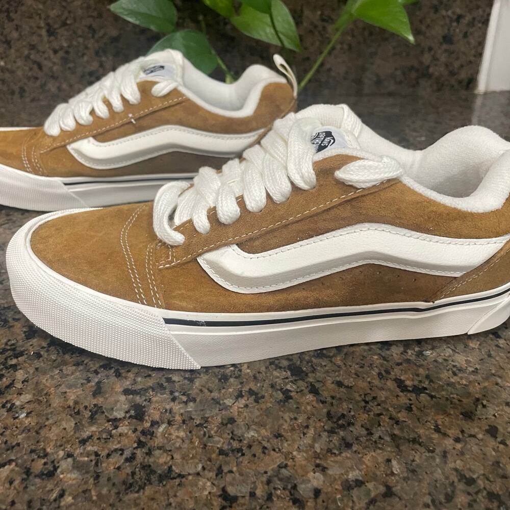 Women’s Size 8 Vans Knu Skool Sneakers